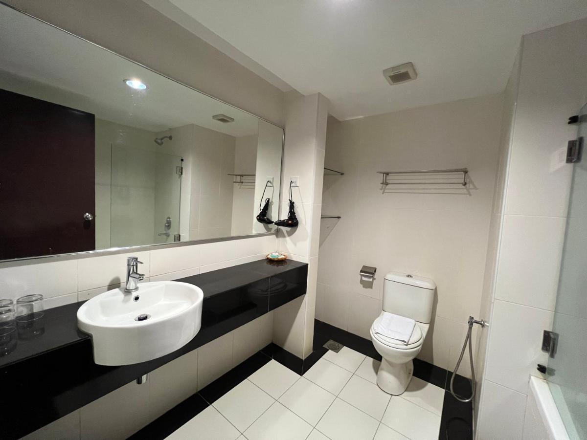 Hotel Yt Midtown Kuala Terengganu Exteriör bild