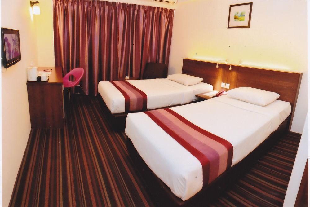 Hotel Yt Midtown Kuala Terengganu Exteriör bild