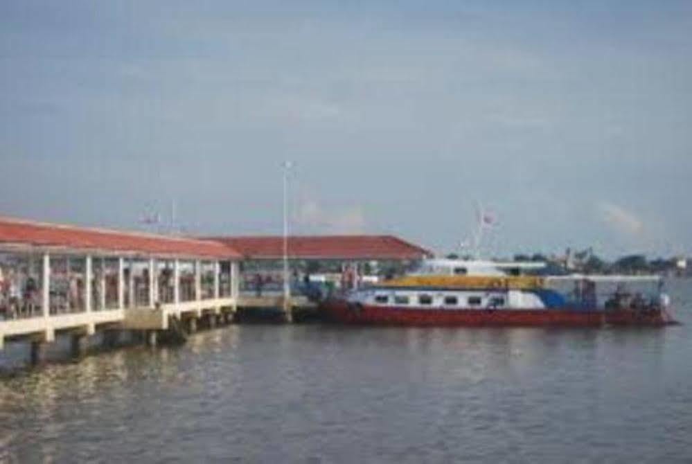Hotel Yt Midtown Kuala Terengganu Exteriör bild